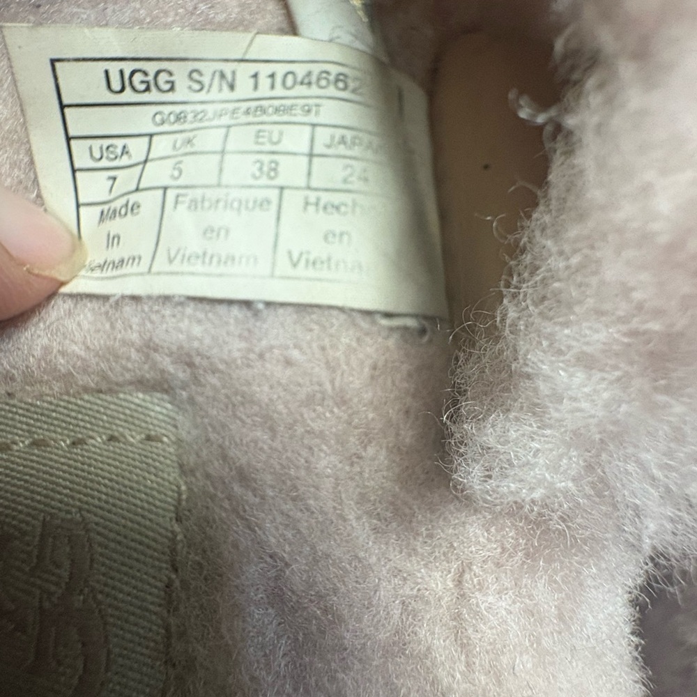 UGG Plush Shearling Slippers in pink - Picture 10 of 13
